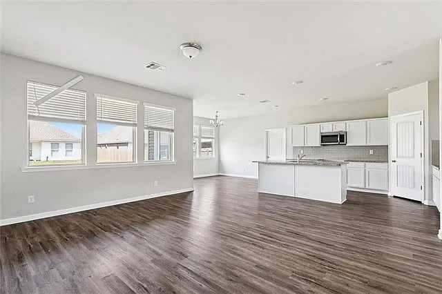 Building Photo - 75633 Sylvia Dr