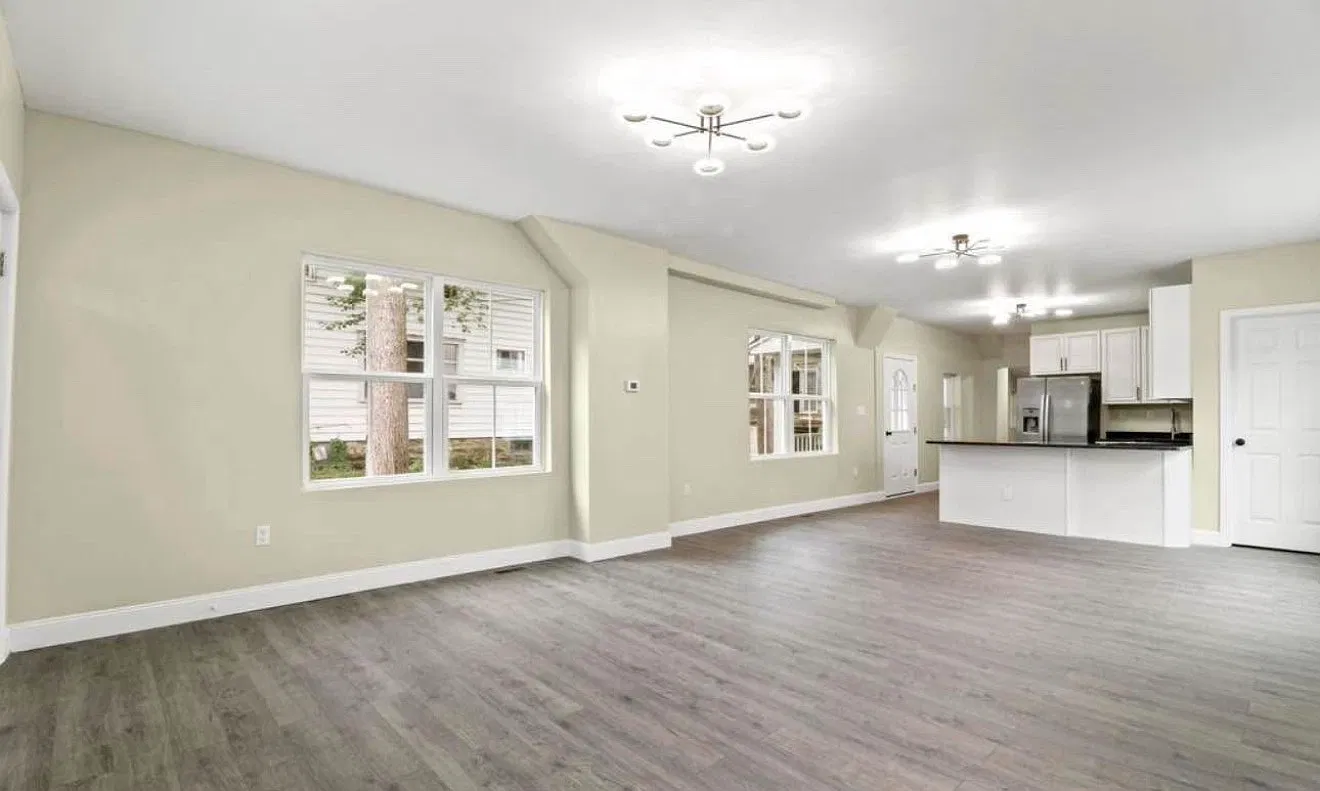 3 bed, $2,200 — Photo 3