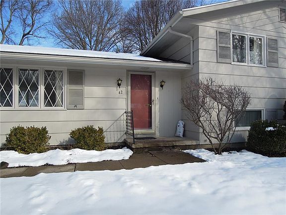 2nd image of 42 Shire Oaks Dr
