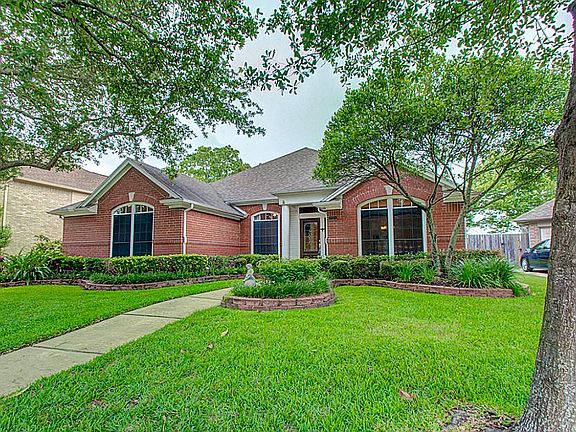 2nd image of 2221 Le Beau Ln