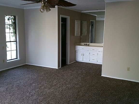 5th image of 1625 Cherry Creek Dr