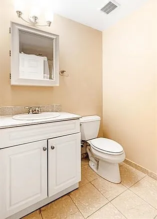 2 Constitution Ct #813 — Photo 8