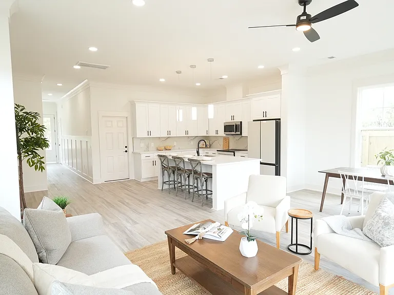 2047 Forest Ave — Photo 13