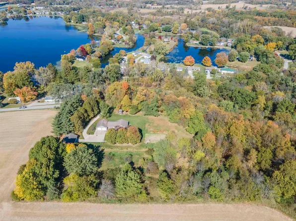 8018 E Cree Lake Rd S, Kendallville, IN 46755