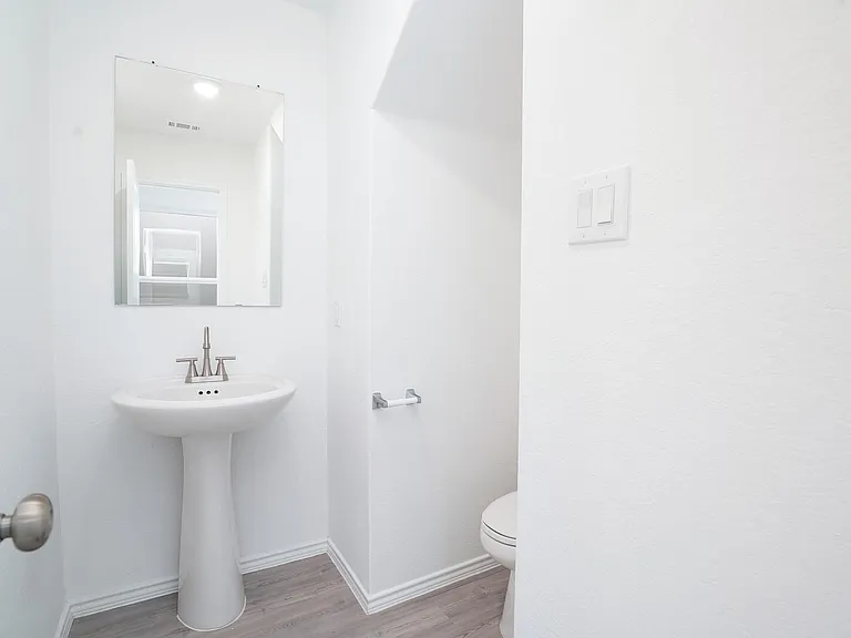 10921 Presa Way — Photo 9