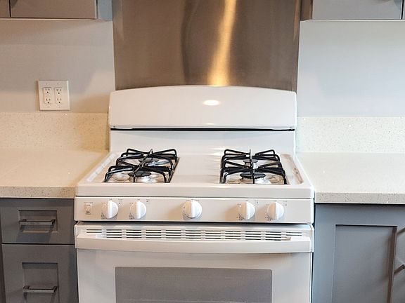 3rd image of 3909 W 118th St