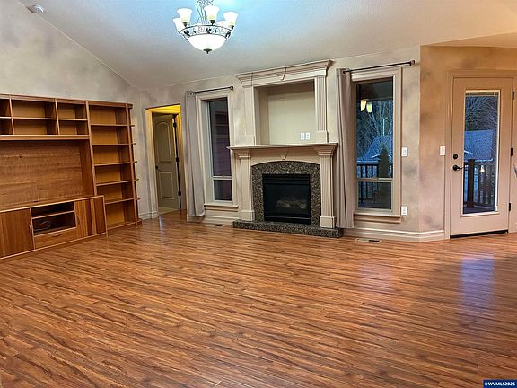 5th image of 137 Miranda Ave SE