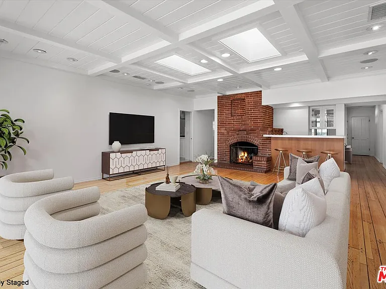 4031 Hollyline Ave — Photo 8