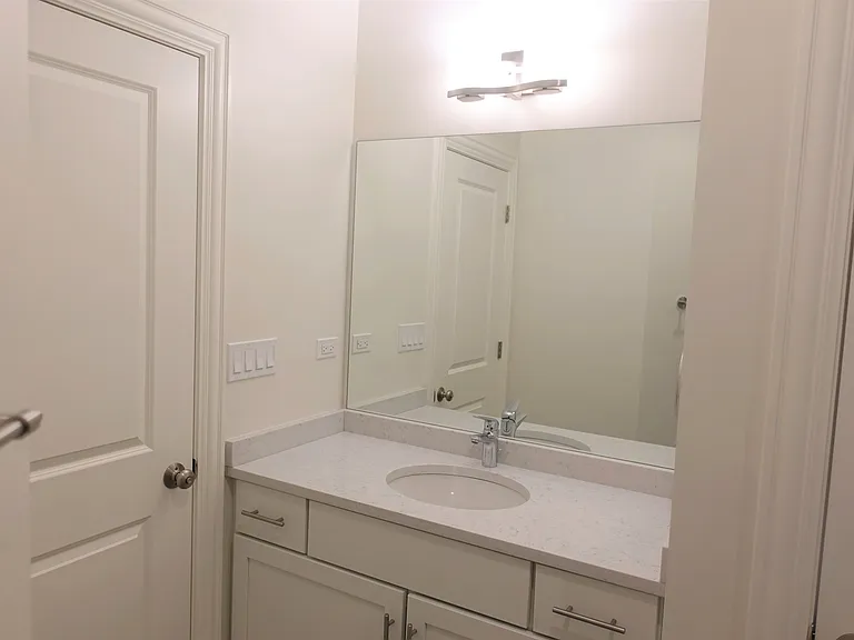 809 N Franklin St #3F — Photo 13