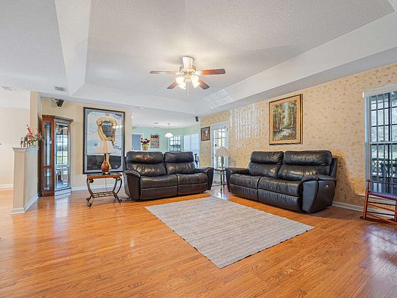 3rd image of 4253 NW 23rd Blvd