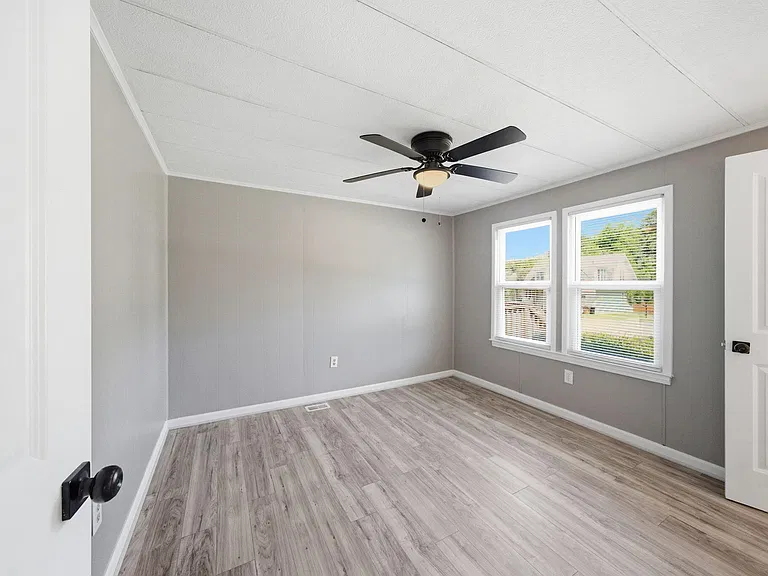 320 E Earp St — Photo 19