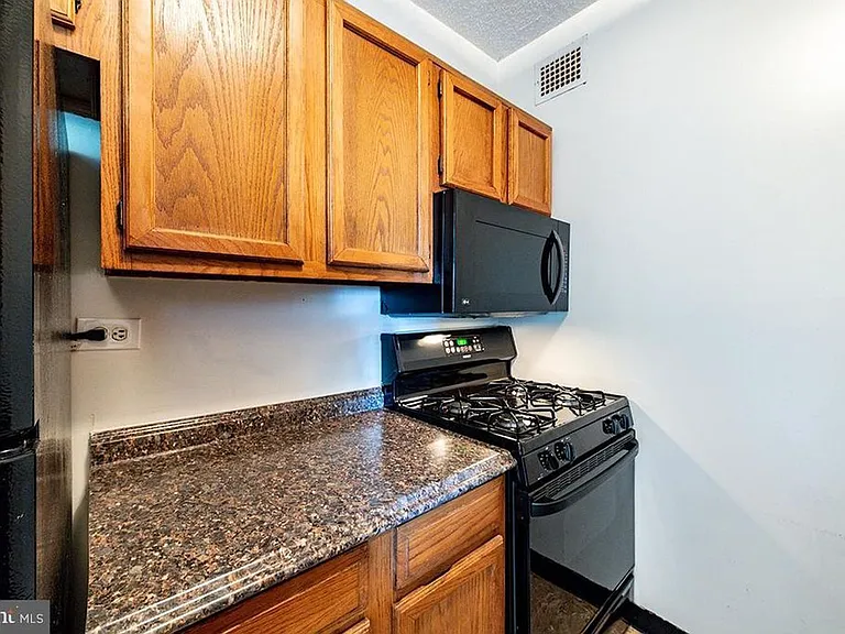 4141 N Henderson Rd #315 — Photo 10