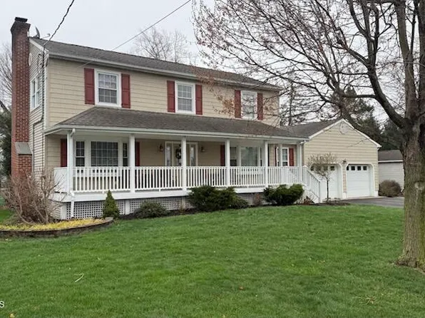 9 Traymore Road, Freehold, NJ 07728