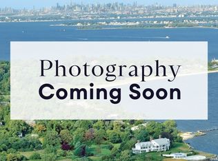 12 Saturn Ct, Syosset, NY 11791