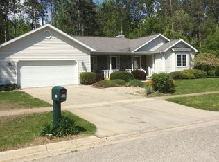 110 Chatham Dr, Saint Louis, MI 48880