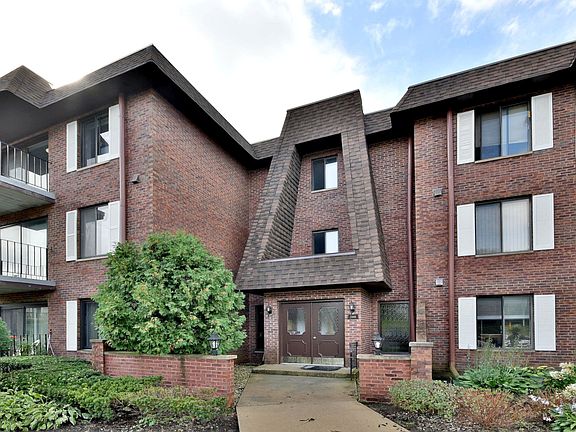 2nd image of 100 Clubhouse Ln APT 104