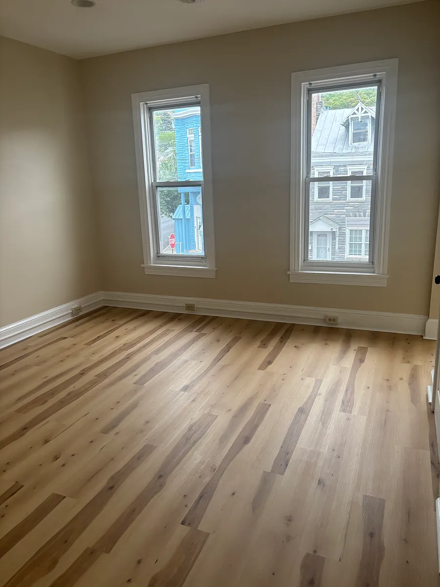 Building Photo - 1048 Elm St #2