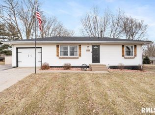 6121 W 61st Pl, Davenport, IA 52806