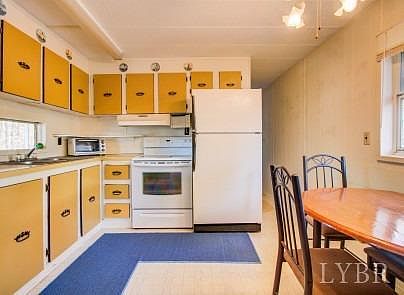 3rd image of 42 Lakewood Forest Cir