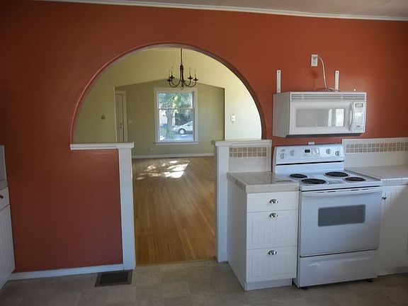 5th image of 515 E Oak St