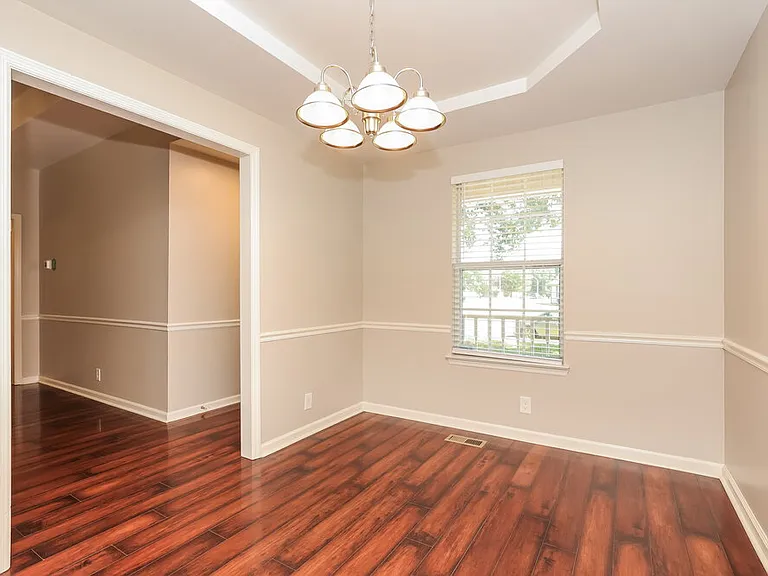 1002 Esquire Ct — Photo 8
