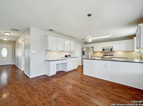 3rd image of 534 Granite Cliff