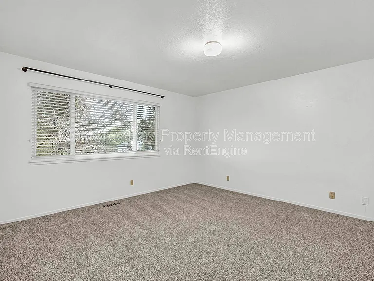 215 2nd St #B — Photo 14