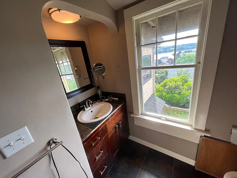 2723 Boylston Ave E — Photo 7