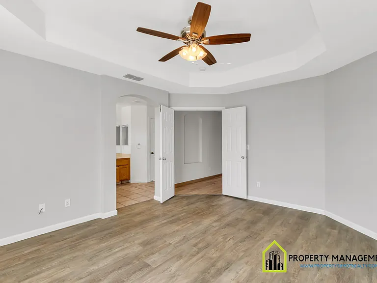 10118 Hampton Oak Dr — Photo 28