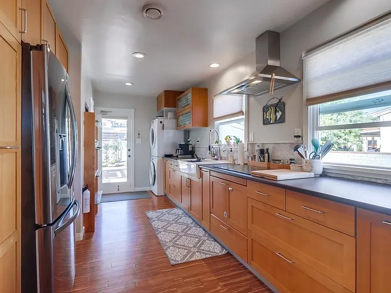 984 Catalina Blvd — Photo 8