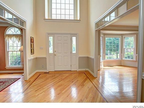 2 story foyer