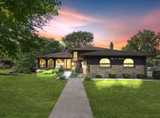 5600 Virginia Ave, Clarendon Hills, IL