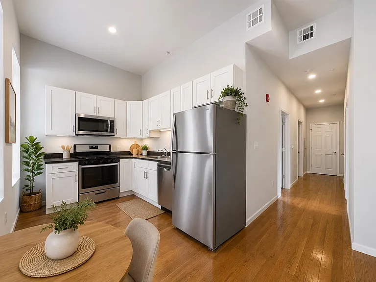 137 Monticello Ave #4 — Photo 2