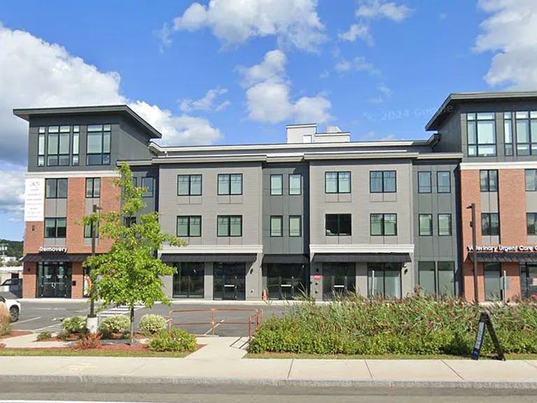 71 Legacy Blvd — Photo 3