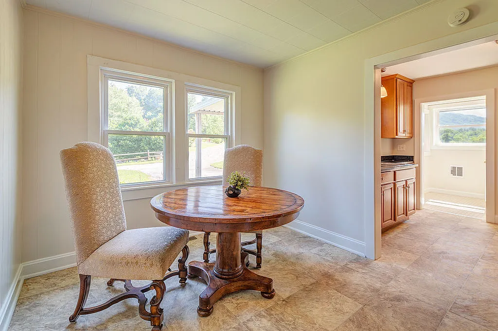2 bed, $1,800 — Photo 4