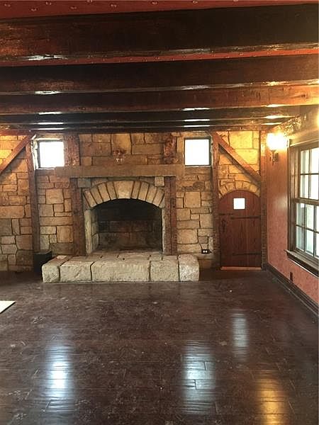 2nd image of 324 Plummer Rd