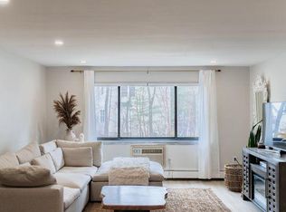 13 Hallmark Gdns APT 6, Burlington, MA 01803