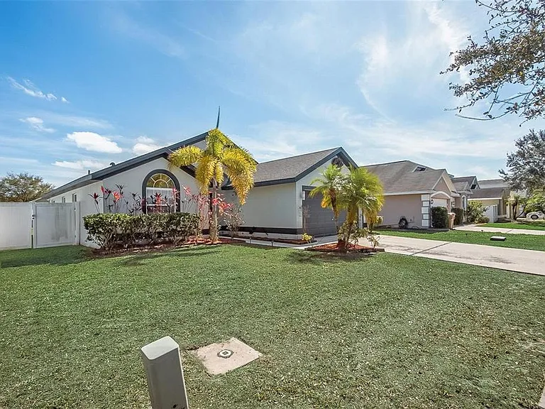 3111 Turnberry Blvd — Photo 2