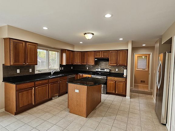 5th image of 950 Trinway Dr