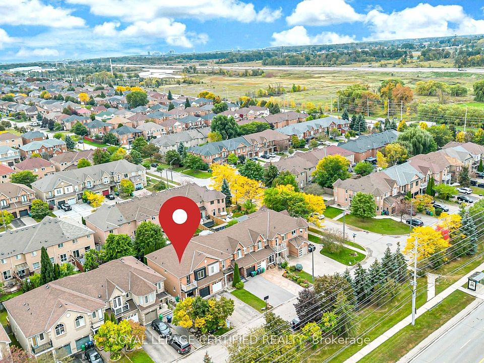 1st image of 3864 Coachman Cir