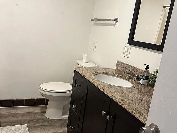 4th image of 2428 Brown St #1