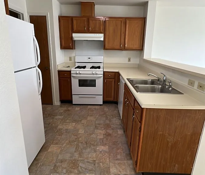 1162 Dakota Dr — Photo 4