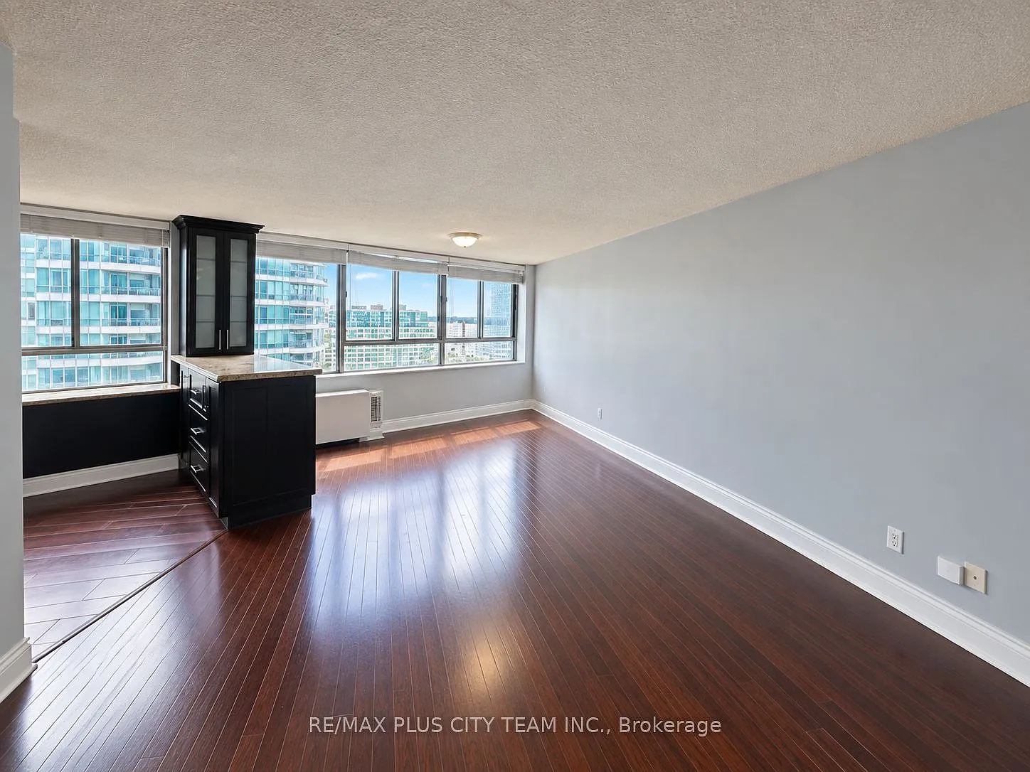 250 Queens Quay W — Photo 4