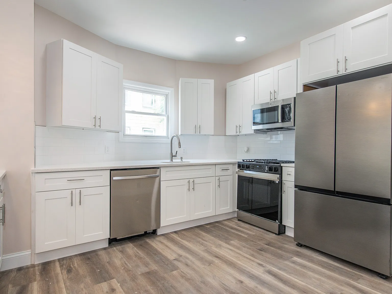 3 bed, $2,500 — Photo 4