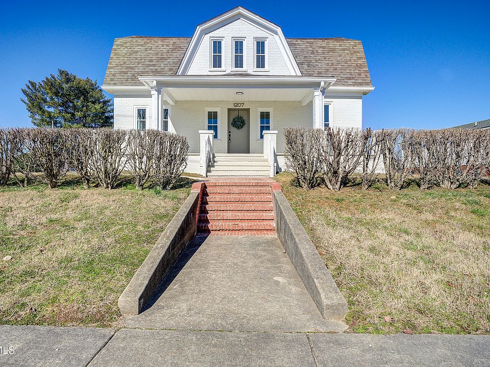 1st image of 1207 E Myrtle Ave