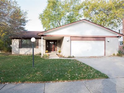 21664 Hall Rd, Woodhaven, MI, 48183