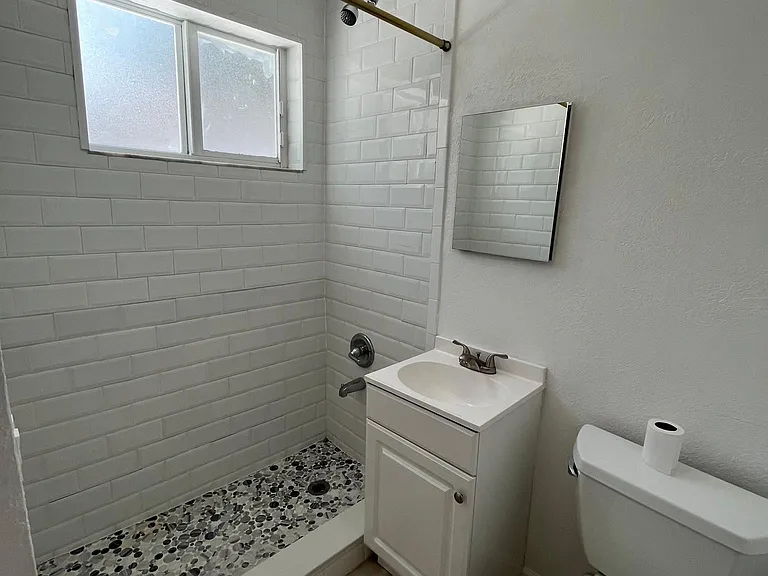 6331 NE 4th Ct — Photo 10