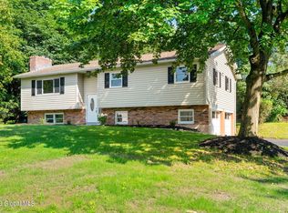9 Bayberry Dr, Castleton, NY 12033