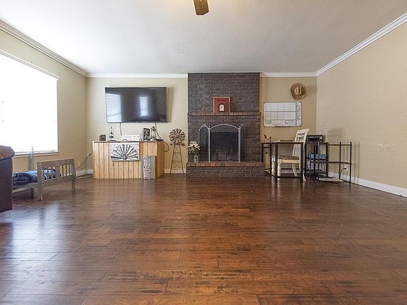 5th image of 3819 W Whitendale Ave
