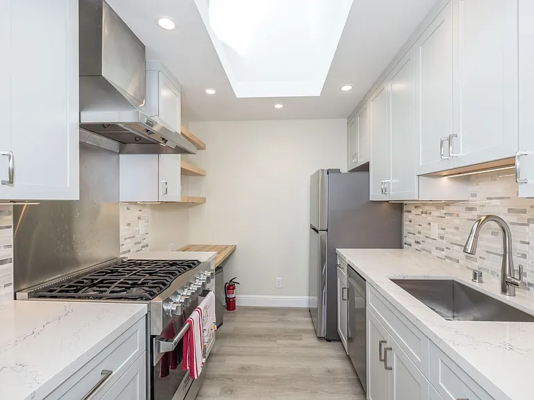 1009 S Norfolk St — Photo 9